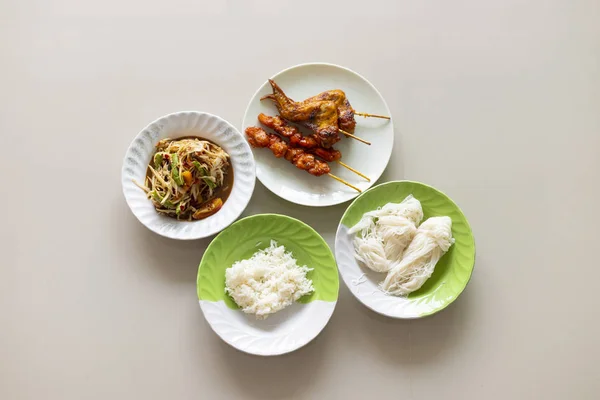 Grilled Chicken Papaya Salad Rice Noodles Rice — Stock Photo, Image