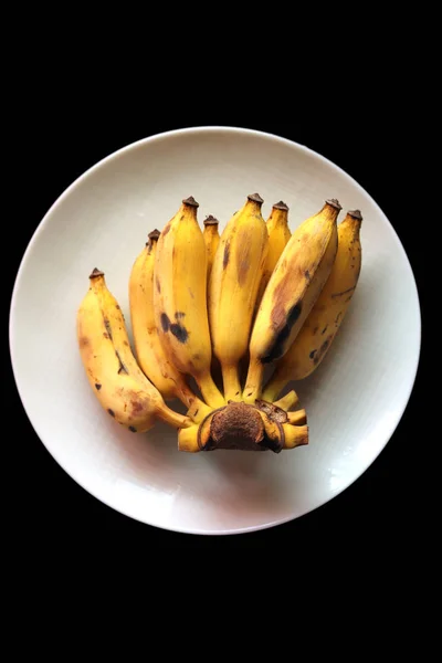 被隔绝的耕种的香蕉在后面背景 — 图库照片