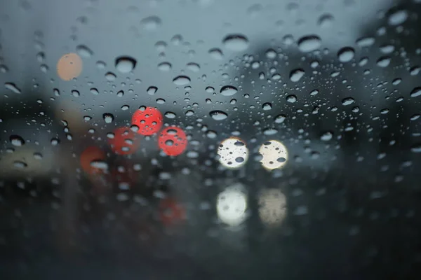 Regentropfen Blick Auto Verschwimmt — Stockfoto