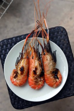 soba Barbekü kömür ızgara karides.