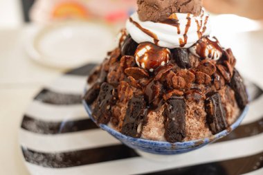 Shaved Buz ve çikolata tepesi.