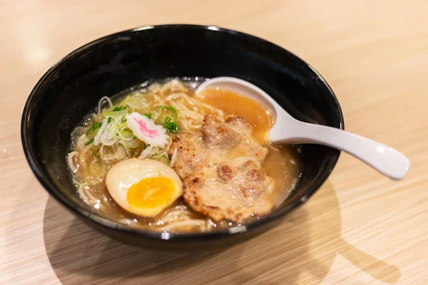 Sopa de fideos ramen japonés . —  Fotos de Stock