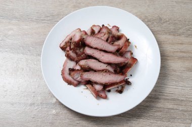 çanak beyaz domuz ızgara.