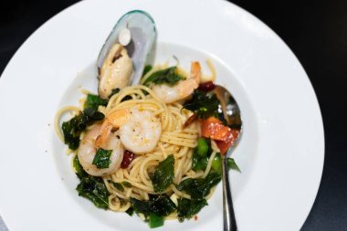 Karides ve makarna stoklu karides..