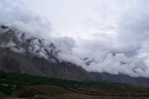 Wolken Het Berglandschap Van Bos Bergketen Natuur Landschap Lagen Berglandschap — Stockfoto