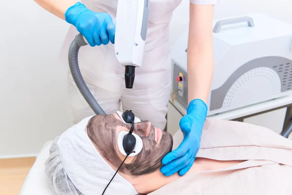 Procedure carbon facial peeling in the clinic of laser cosmetology.