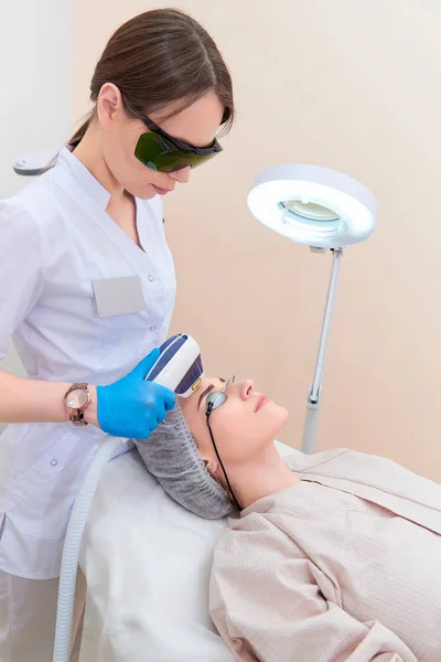 Laser procedure in the clinic of laser cosmetology.