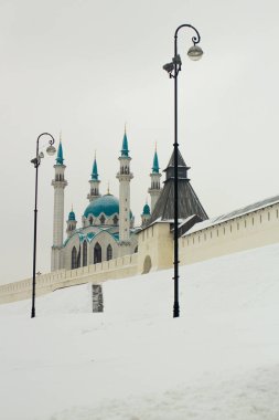 Kazan Kremlin ve Kul Şerif duvarlarında kazan kış manzarası 