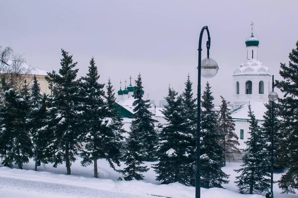 Kazan Kremlin merdiveninin duvarlarında kazan kış manzarası