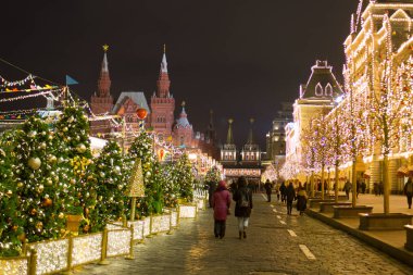 kışın kırmızı meydanda gece görünümü Moskova, Rusya