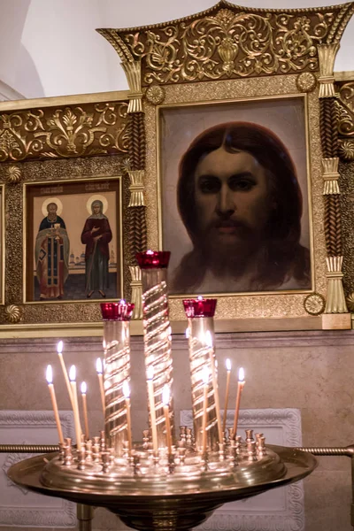 Tapınağın kilise şamdan