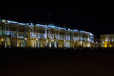 Kasım 2018, St. Petersburg, Hermitage'ın gece manzarası, Kışlık Saray