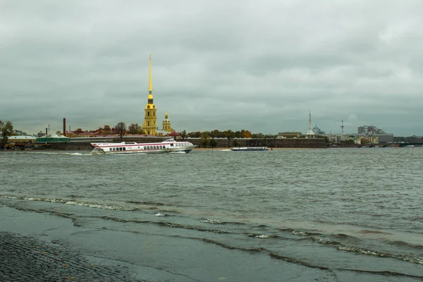 Stads Landskap Petersburg Utsikt Över Floden Neva — Stockfoto