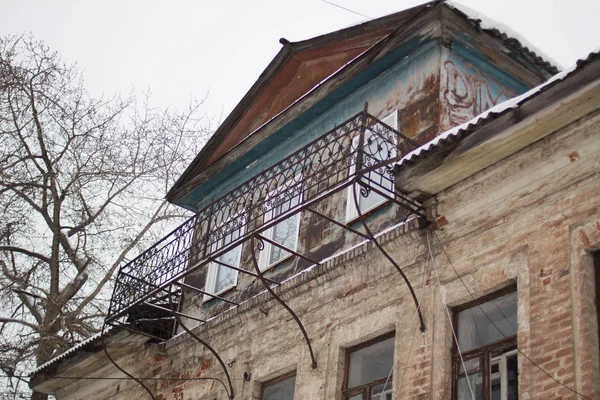 冬の地方ロシア都市の古い家 — ストック写真