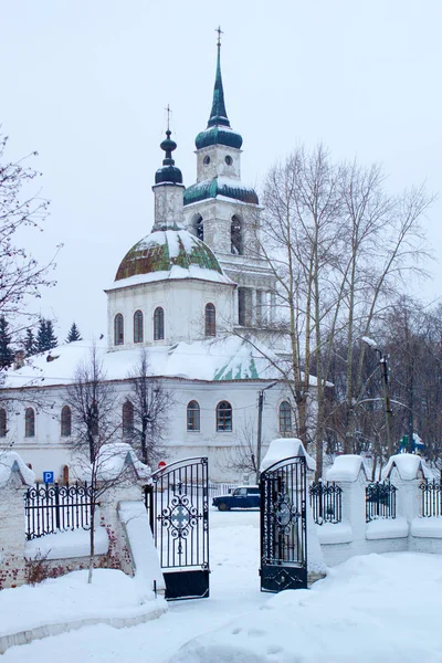 古代ロシアの都市の正統派教会の冬の眺め — ストック写真