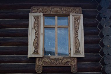 ahşap Pencereler, architraves, sanat oyma ile dekore edilmiş, Rus ahşap mimarisi öğeleri