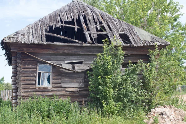 Alte Verlassene Holzhäuser Russischer Dorfsicht Sommer — Stockfoto