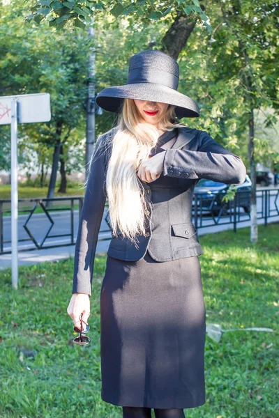 Young Elegant Woman Black Business Suit Black Hat Bottle Water — Stock Photo, Image