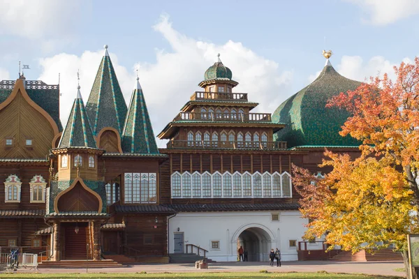 Palacio Madera Del Zar Ruso Alexei Mijáilovich Románov Otoño Día —  Fotos de Stock