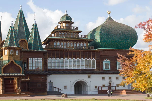 Palacio Madera Del Zar Ruso Alexei Mijáilovich Románov Otoño Día —  Fotos de Stock