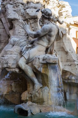 Roma, 10.11.2019, Navona Meydanı dört nehir çeşmesinin heykelleri (Fontana Dei Quattro Fiumi)
