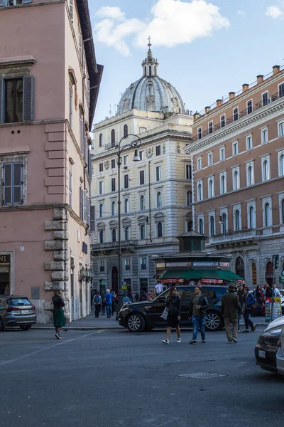 โรม 2019 มมองของโบสถ Sant Agnese Agone จากถนนในเม — ภาพถ่ายสต็อก