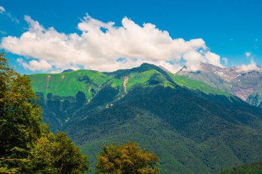 Rosa Khutor, Sochi 'deki Kafkas dağlarının yaz manzaraları