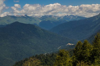 Rosa Khutor, Sochi 'deki Kafkas dağlarının yaz manzaraları