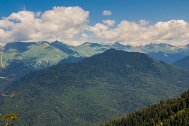 Rosa Khutor, Sochi 'deki Kafkas dağlarının yaz manzaraları