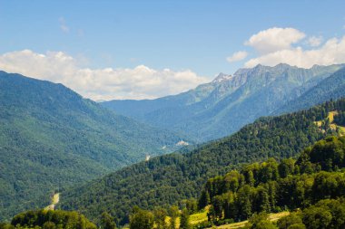 Rosa Khutor, Sochi 'deki Kafkas dağlarının yaz manzaraları