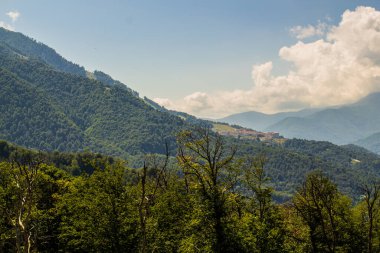 Rosa Khutor, Sochi 'deki Kafkas dağlarının yaz manzaraları