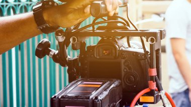 Profesyonel kamera ekipmanları, film yapım ekibi.