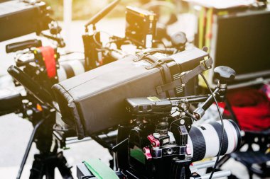 arkaya belgili tanımlık sahne üretim ekibi