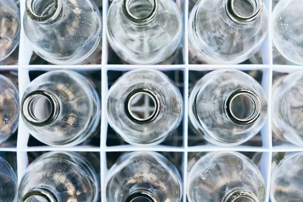 Bottiglie Vuote Vetro Fila — Foto Stock