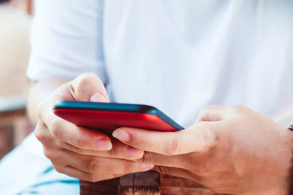 Giovane Donna Che Utilizza Tecnologia — Foto Stock