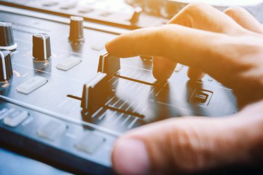 Dj pikap Mikser konsol kontrol görüntüyü kapat