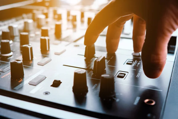 Close Beeld Van Draaitafel Console Mixer Beheren — Stockfoto