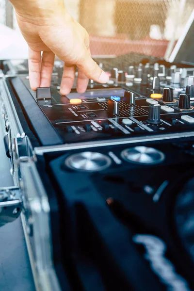 Bild Eines Djs Der Mischpult Musik Spielt — Stockfoto