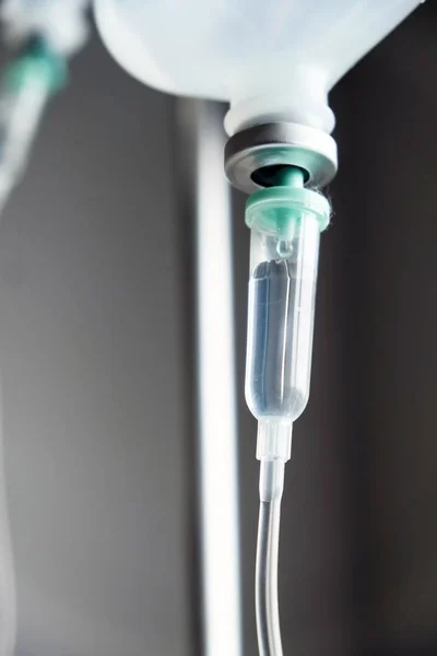 Närbild Dropp Intravenös Koksaltlösning För Patient Sjukhus — Stockfoto