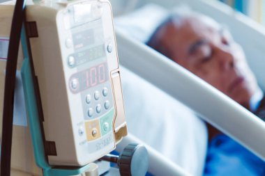 hastane yatağında, Medical Care yaşlı hastalarda infüzyon pompasıyla görüntüsünü