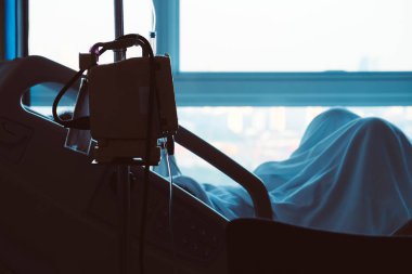 hastane yatağında, Medical Care yaşlı hastalarda infüzyon pompasıyla görüntüsünü