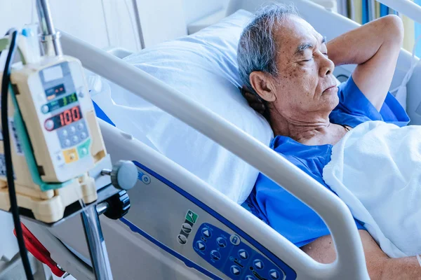 Пожилые Пациенты Больничной Койке — стоковое фото