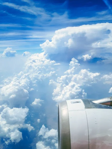 Bir uçak arkaplanından görüntüle