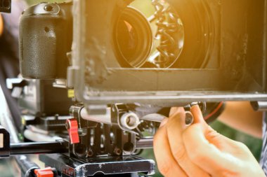 Profesyonel kamera ekipmanları, film yapım ekibi.