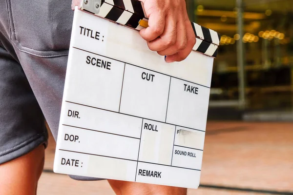 Uomo Mani Tenendo Film Applauso — Foto Stock