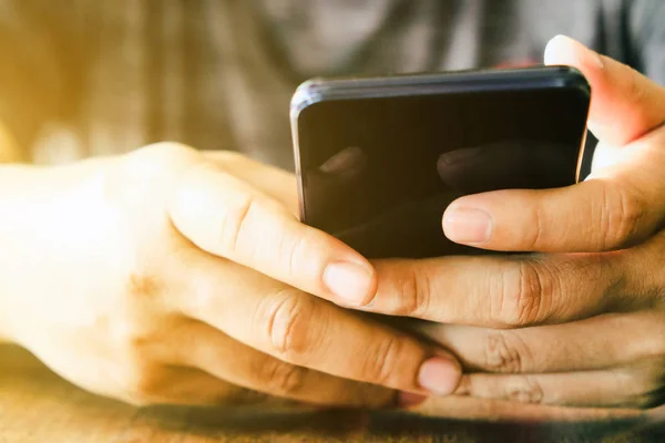 Ragazza Mano Che Tiene Telefono Intelligente — Foto Stock