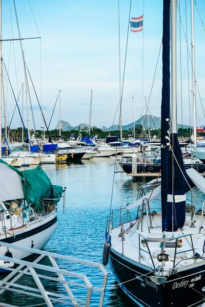 Lyxbåtar Dockad Marina — Stockfoto