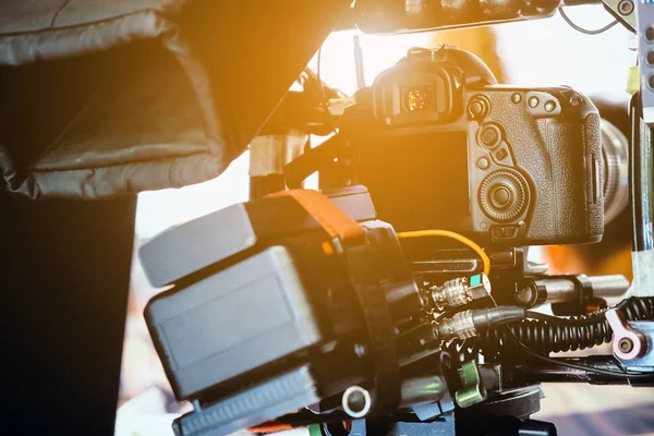 Indústria Cinematográfica Cinegrafista Filmando Cena Filme Com Câmera — Fotografia de Stock