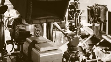 Film endüstrisi. Profesyonel kamera arkaplanı ile çekim