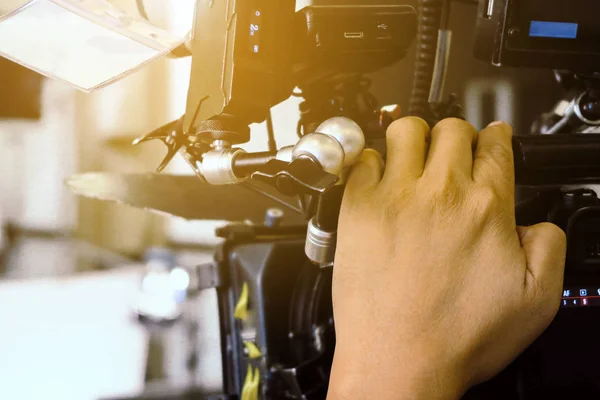 Indústria Cinematográfica Cinegrafista Filmando Cena Filme Com Câmera — Fotografia de Stock